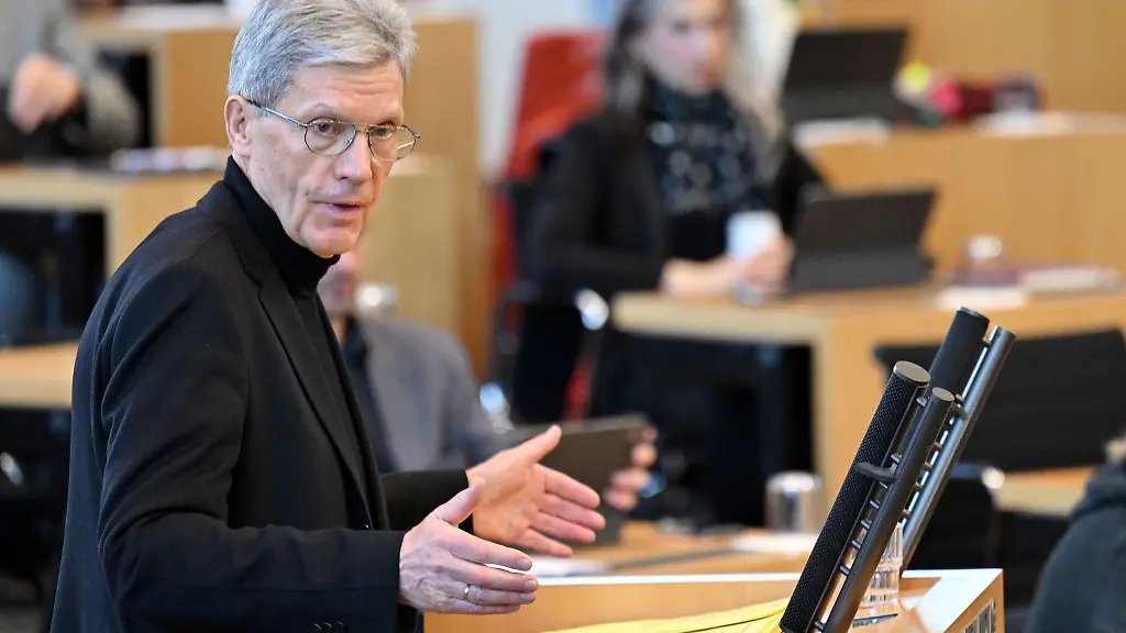 Helmut-Holter-Die-Linke-spricht