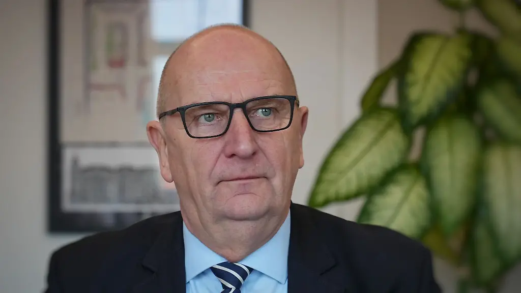 Dietmar-Woidke-waehrend-des-traditionellen-dpa-Interviews-zum-Jahresende