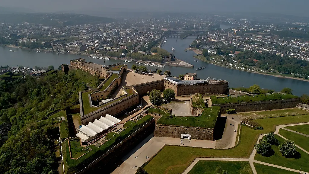 Die-Festung-Ehrenbreitstein-in-Koblenz