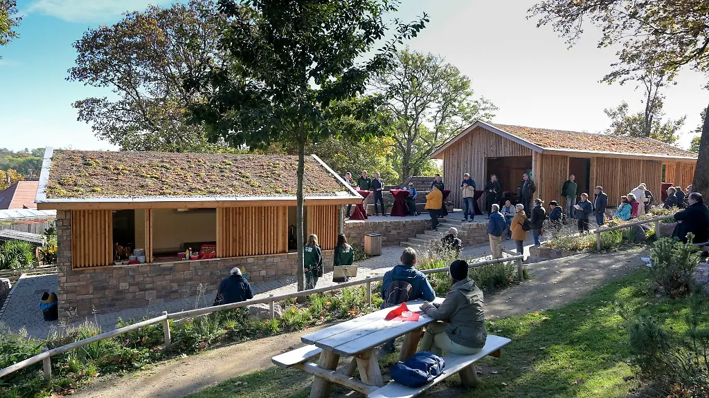 Die-Anlage-Reils-Alm-im-Bergzoo-Halle