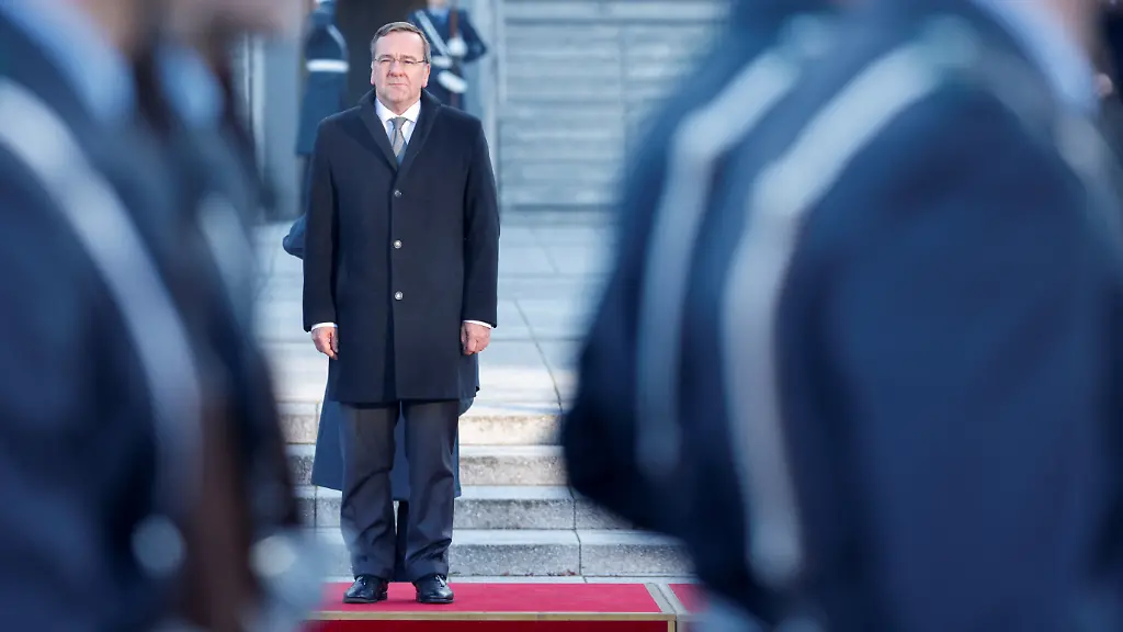 2023-01-19T091501Z-6851073-RC2KTY9ELTTI-RTRMADP-3-GERMANY-DEFENCE-MINISTER-SWEARING-IN