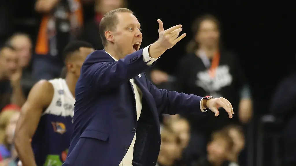 Trainer-Christian-Held-von-den-Rostock-Seawolves-sieht-trotz-der-juengsten-Niederlage-eine-Entwicklung-seines-Teams