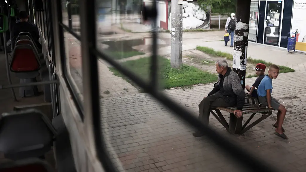 2022-07-15T094250Z-622419275-RC2LBV9B2P0L-RTRMADP-3-UKRAINE-CRISIS-TRAMS