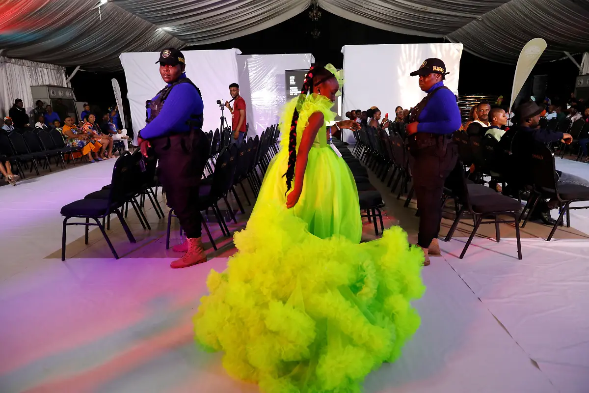 2023-01-12T085530Z-1284777633-RC28PX93AIYD-RTRMADP-3-NIGERIA-SECURITY-WOMEN