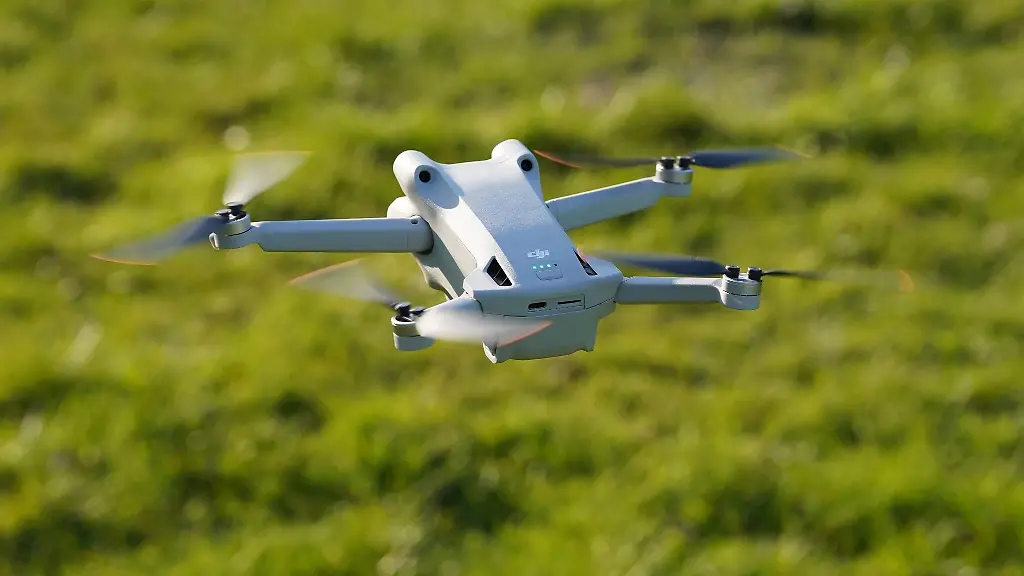 GPS-an-Bord-Navigationsfaehige-Minidrohnen-machen-Pilotinnen-und-Piloten-das-Fliegerleben-leichter-sind-aber-auch-teurer-als-Modelle-ohne-GPS