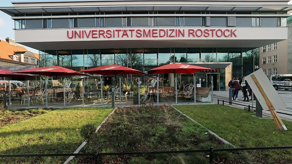 Der-neue-Haupteingang-der-Universitaetsmedizin
