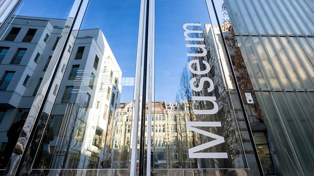 Der-Eingang-zum-Museum-der-Bildenden-Kuenste-Leipzig