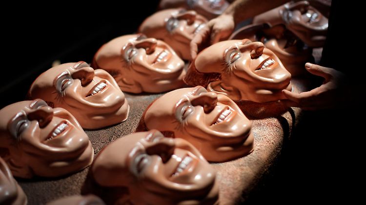 Die Masken des Ministerpräsidenten.