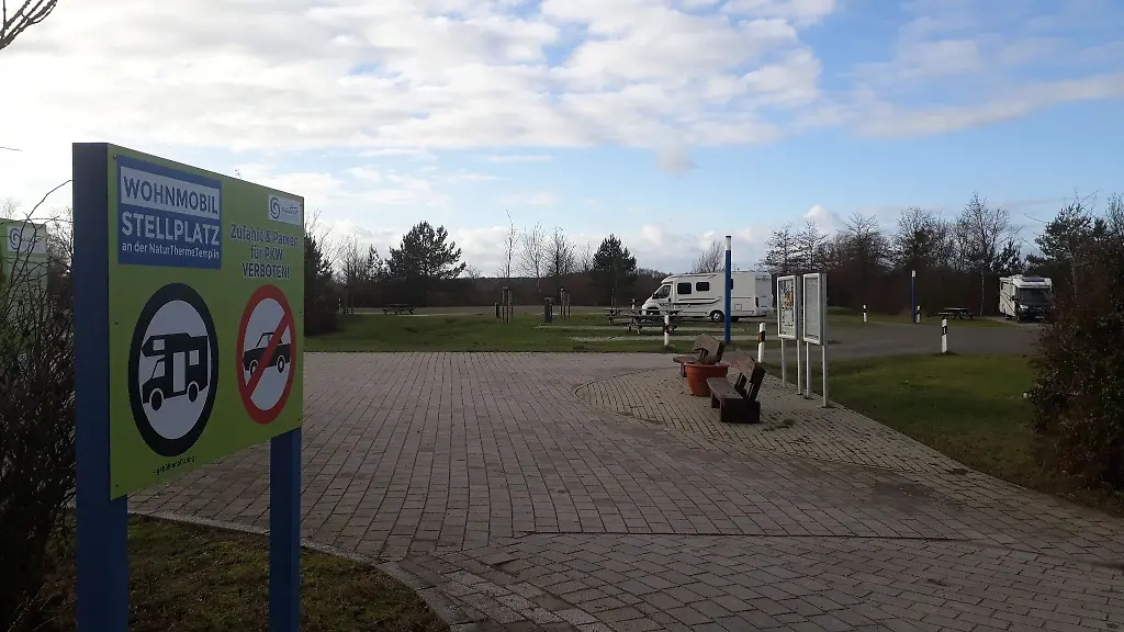Der-Wohnmobilstellplatz-an-der-Naturtherme-in-Templin-hat-auch-im-Winter-geoeffnet