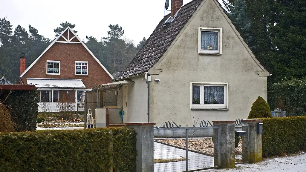 Lieber-ein-aelteres-oder-ein-neueres-Haus-kaufen-Vielen-Interessenten-bleibt-die-Wahl-gar-nicht-Neubauten-sind-rar-und-zudem-schnell-vergriffen