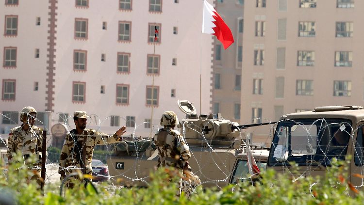 In Bahrain zeigt die Armee massive Präsenz.