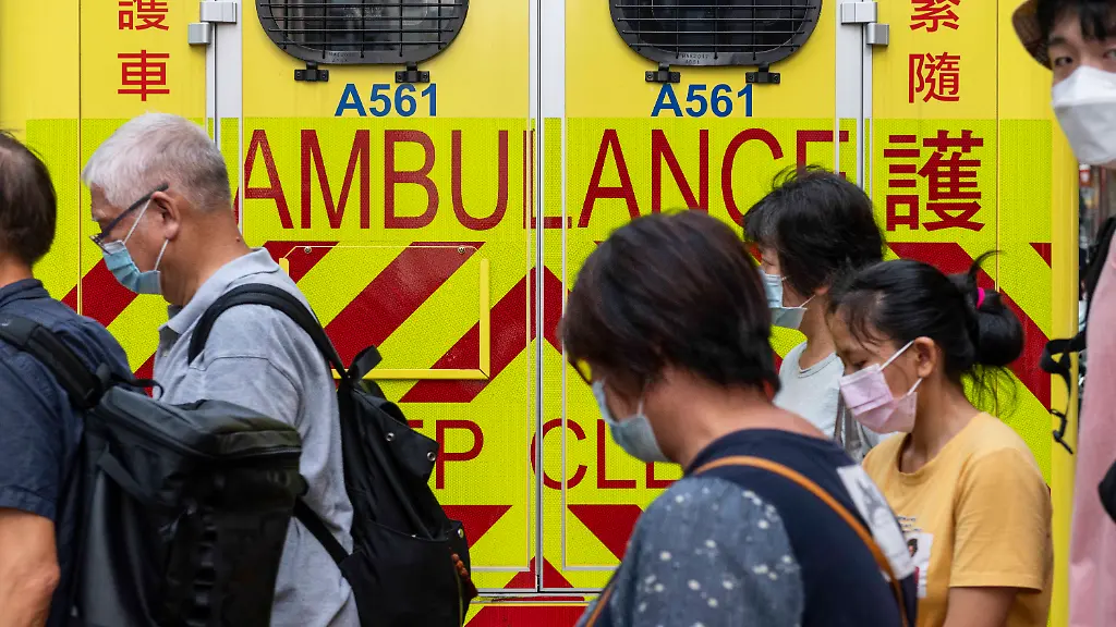 Die-schwarze-Gelaendelimousine-habe-zahlreiche-Fussgaenger-und-Mopedfahrer-umgefahren-berichten-chinesische-Medien