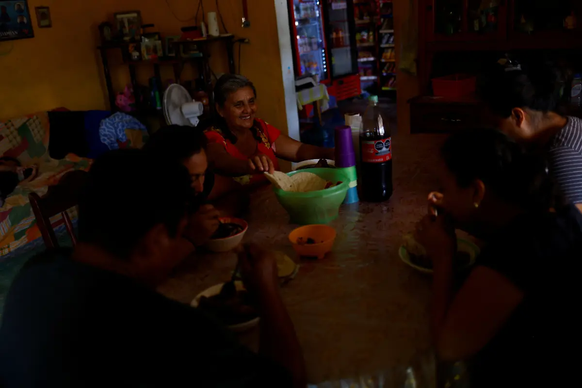 2023-01-04T111810Z-477183150-RC2K4U9PK537-RTRMADP-3-MEXICO-ENVIRONMENT-TRAIN