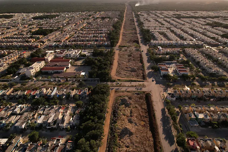 2023-01-04T111816Z-931720949-RC24HX9U60AW-RTRMADP-3-MEXICO-ENVIRONMENT-TRAIN