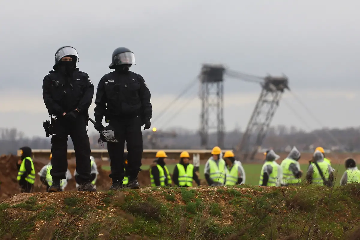 d902c3046fe64e20d774993c781be935