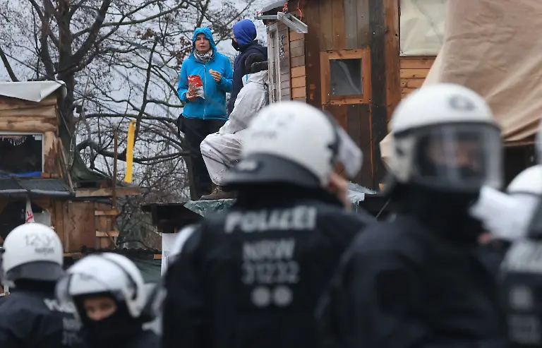 3470a517e5b689a4ed3f54358846b31b