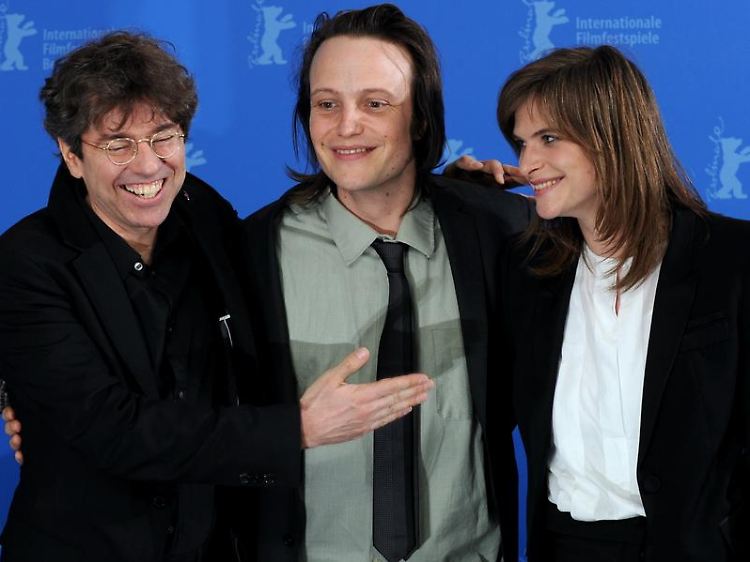 Regisseur Andres Veiel, August Diehl und Lena Lauzemis waren mit "Wer wenn nicht wir" bei der Berlinale dabei.