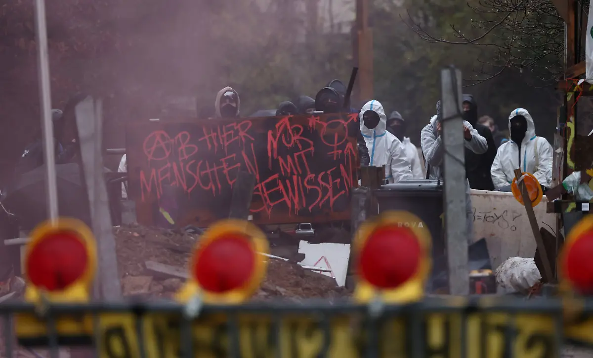 ec6982e3ec197cc66a02652b0a25eb3c