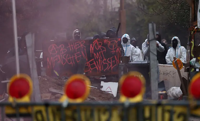 ec6982e3ec197cc66a02652b0a25eb3c