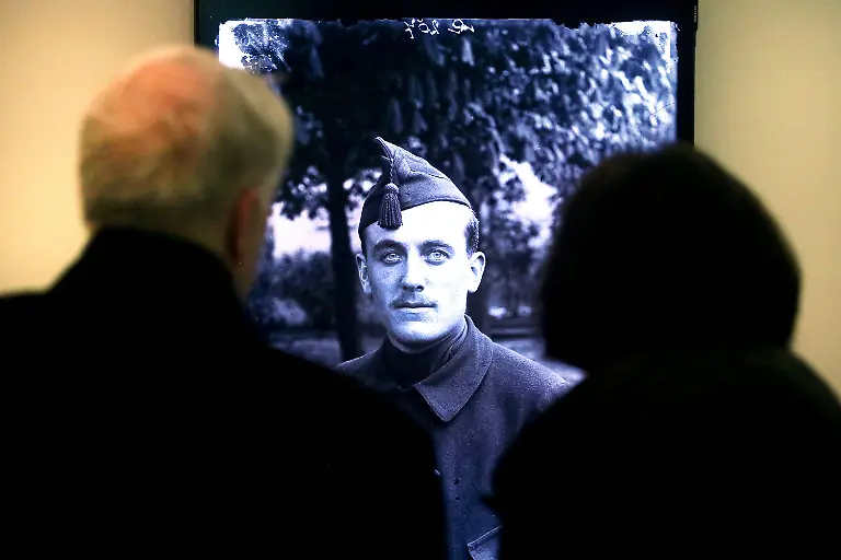 60b9e81ef43a2a7bd4cb541717a4534a