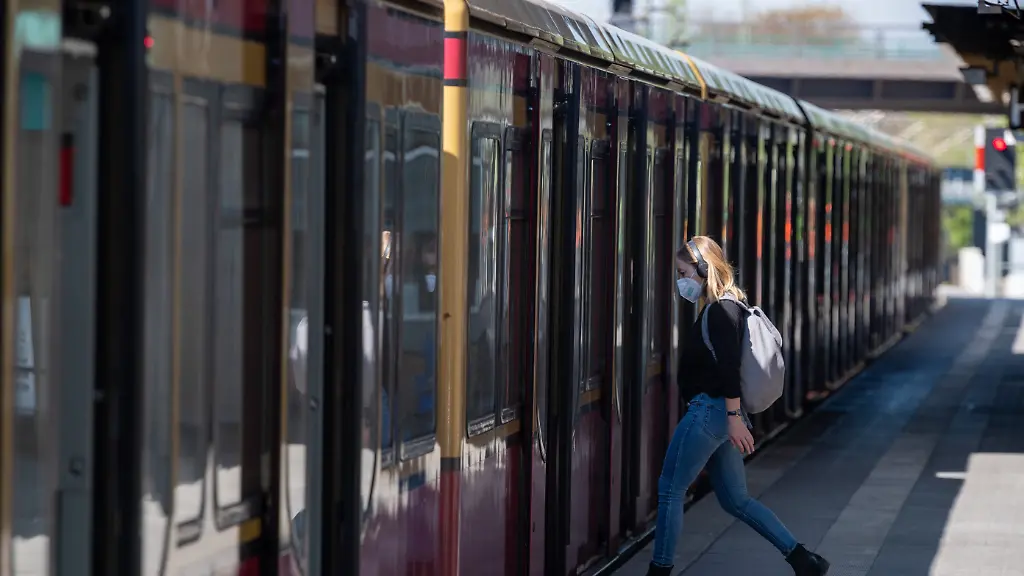 In-Berlin-hat-der-Senat-in-Absprache-mit-Brandenburg-entschieden-das-Ende-der-Maskenpflicht-vorzuziehen