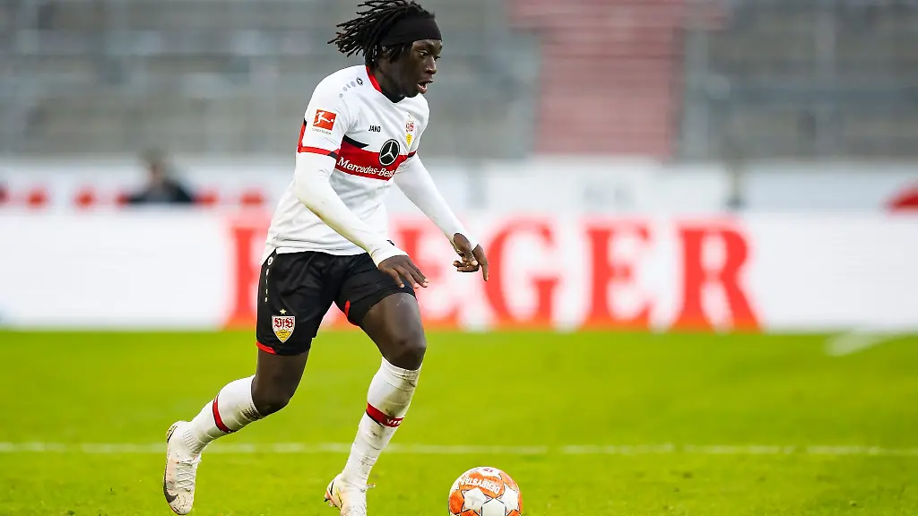 Stuttgarts-Tanguy-Coulibaly-in-Aktion