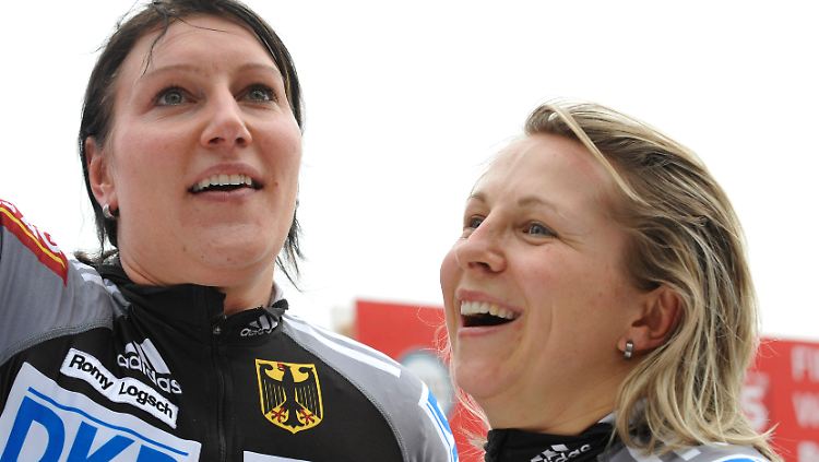 Freude im Ziel: Romy Logsch, links, und Cathleen Martini.