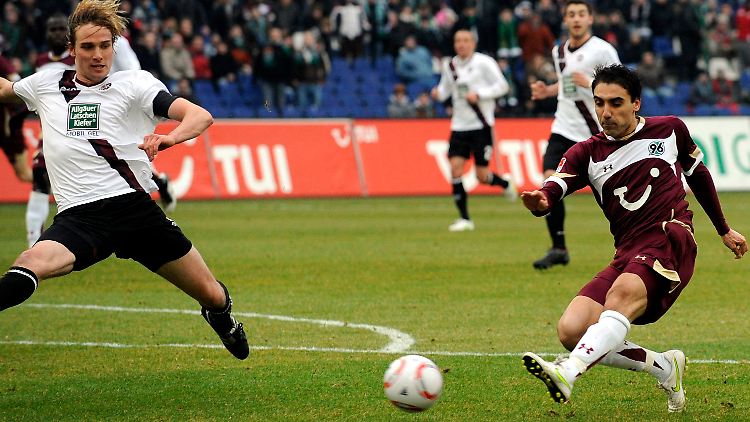 Hannover nutzte seine Chancen in der ersten Hälfte eiskalt - wie hier Mohammed Abdellaoue beim 2:0.