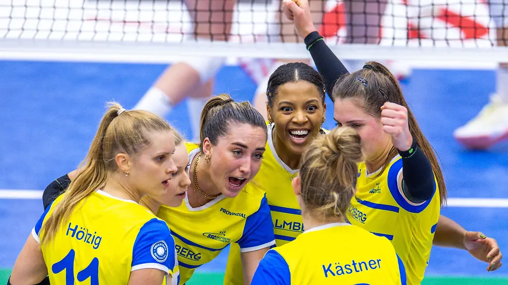 Die-Spielerinnen-des-SSC-Palmberg-Schwerin-durften-auch-in-Neuwied-ueber-einen-souveraenen-Sieg-jubeln