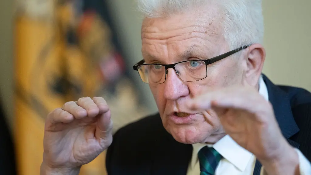 Baden-Wuerttembergs-Ministerpraesident-Winfried-Kretschmann-Gruene-gibt-ein-Interview