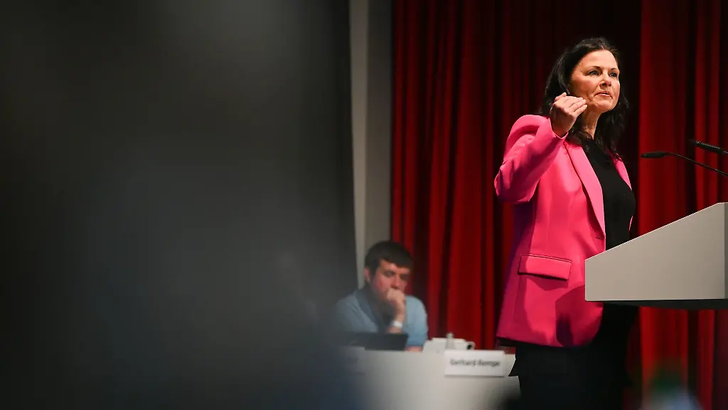 Gitta-Connemann-CDU-Bundestagsabgeordnete-spricht-beim-Niedersachsentag