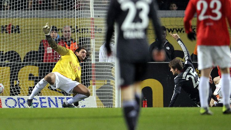 Thomas Müller erzielt das 2:0.