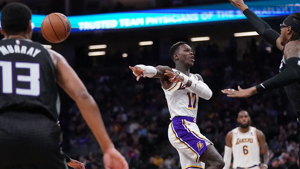 2023-01-08T060721Z-728591716-MT1USATODAY19746696-RTRMADP-3-NBA-LOS-ANGELES-LAKERS-AT-SACRAMENTO-KINGS