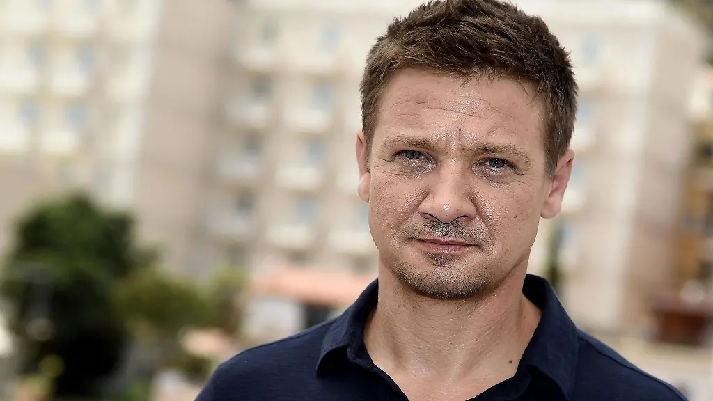 Der-US-Schauspieler-Jeremy-Renner-musste-nach-einem-Unfall-im-Schnee-auf-die-Intensivstation-eines-Krankenhauses