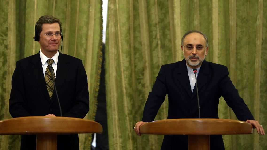 Westerwelle trifft zum ersten mal persönlich auf seinen iranischen Amtskollegen.