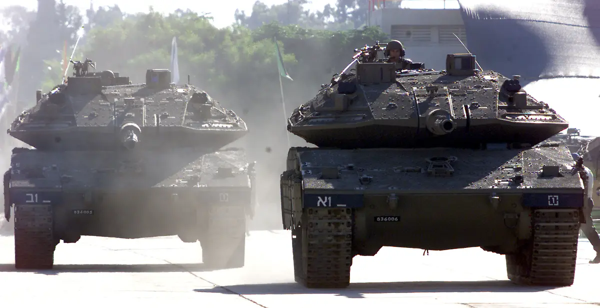 2002-06-24T000000Z-1534802092-RP3DRIAYGAAB-RTRMADP-3-ISRAEL-TANK
