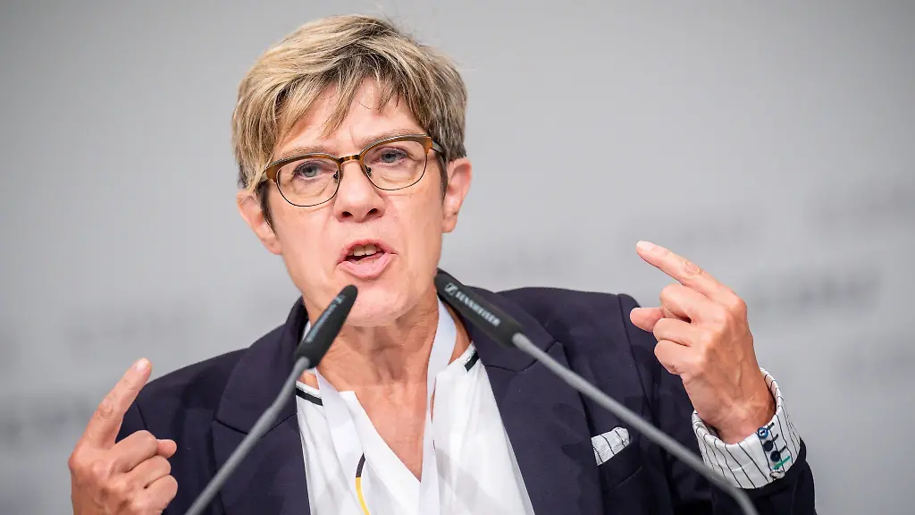 Annegret-Kramp-Karrenbauer-spricht