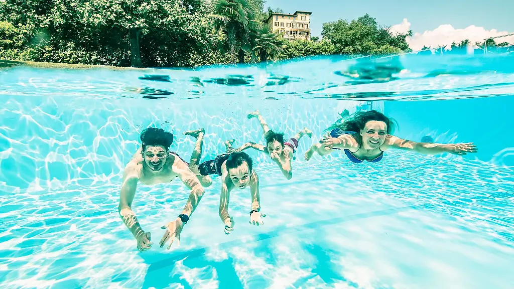 Endlich-abtauchen-Wer-beim-Familienurlaub-Geld-sparen-will-sollte-mit-der-Buchung-eher-nicht-zu-lange-warten