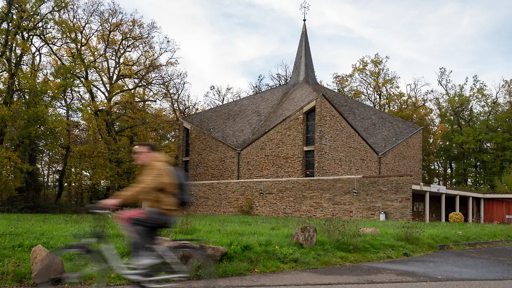 1361653b0fe24ae79c24ec0c34437409