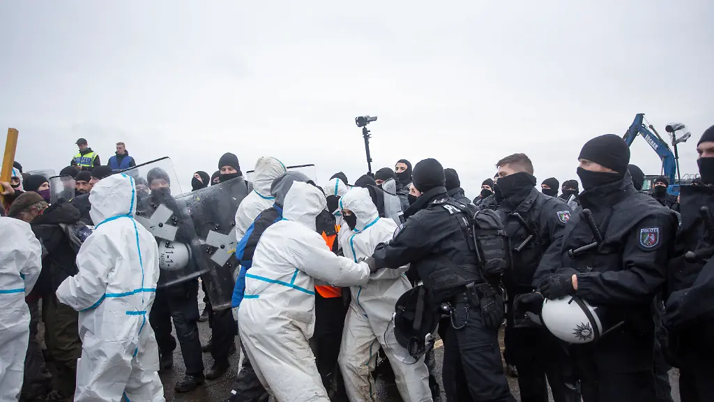 8bd0fb3f576b4fecbc374167fe2f9d17