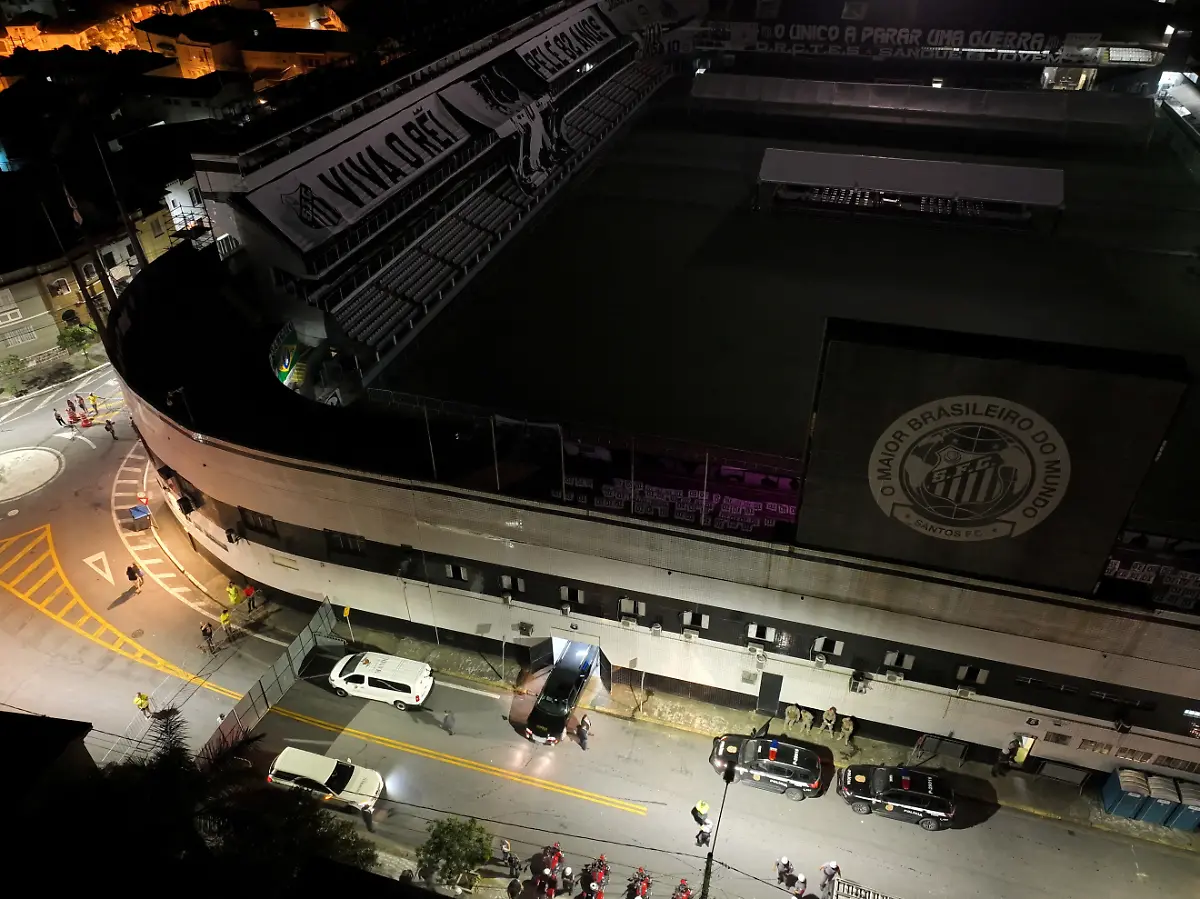 2023-01-02T132024Z-233711497-RC24IY9AOAPM-RTRMADP-3-SOCCER-PELE