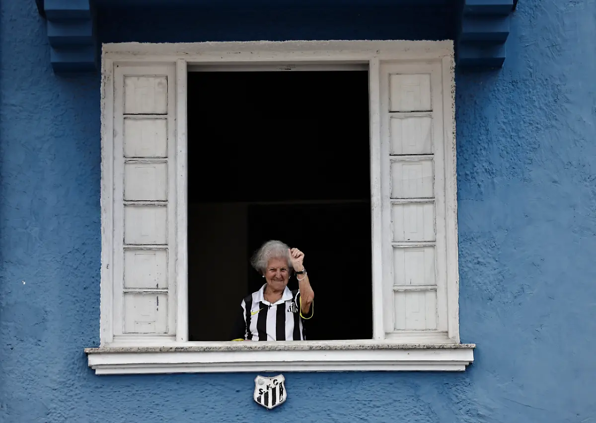 2023-01-02T135553Z-1376042930-UP1EJ1212P34Q-RTRMADP-3-SOCCER-PELE-WAKE