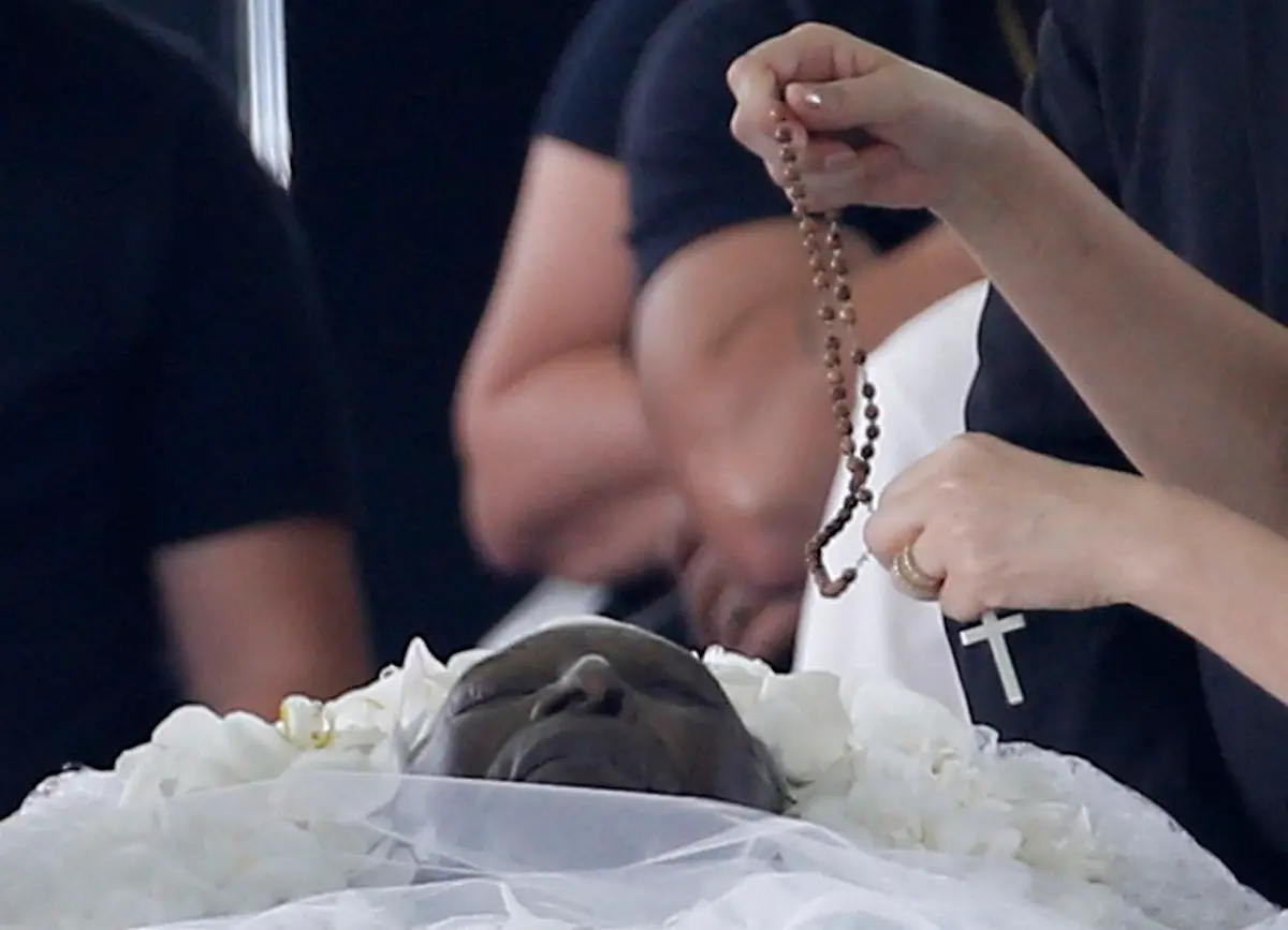 2023-01-02T140123Z-715245877-UP1EJ1212Y955-RTRMADP-3-SOCCER-PELE-WAKE