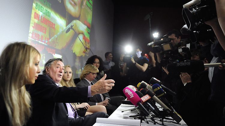 Lugner hatte Bo Derek erst vor kurzem als Stargast für den Opernball präsentiert.