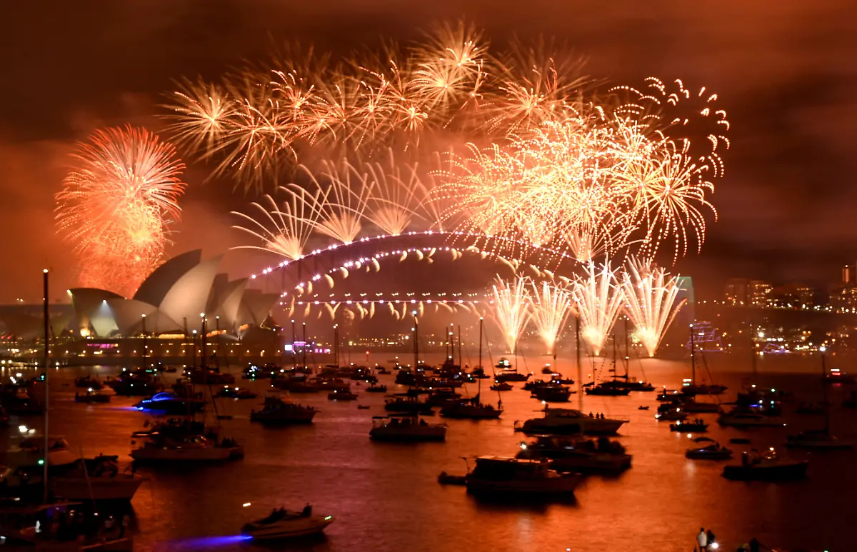 2022-12-31T174929Z-1091858740-RC22HY94KLN7-RTRMADP-3-NEW-YEAR-AUSTRALIA-FIREWORKS