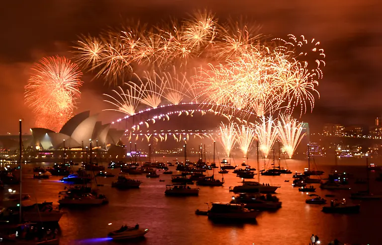 2022-12-31T174929Z-1091858740-RC22HY94KLN7-RTRMADP-3-NEW-YEAR-AUSTRALIA-FIREWORKS