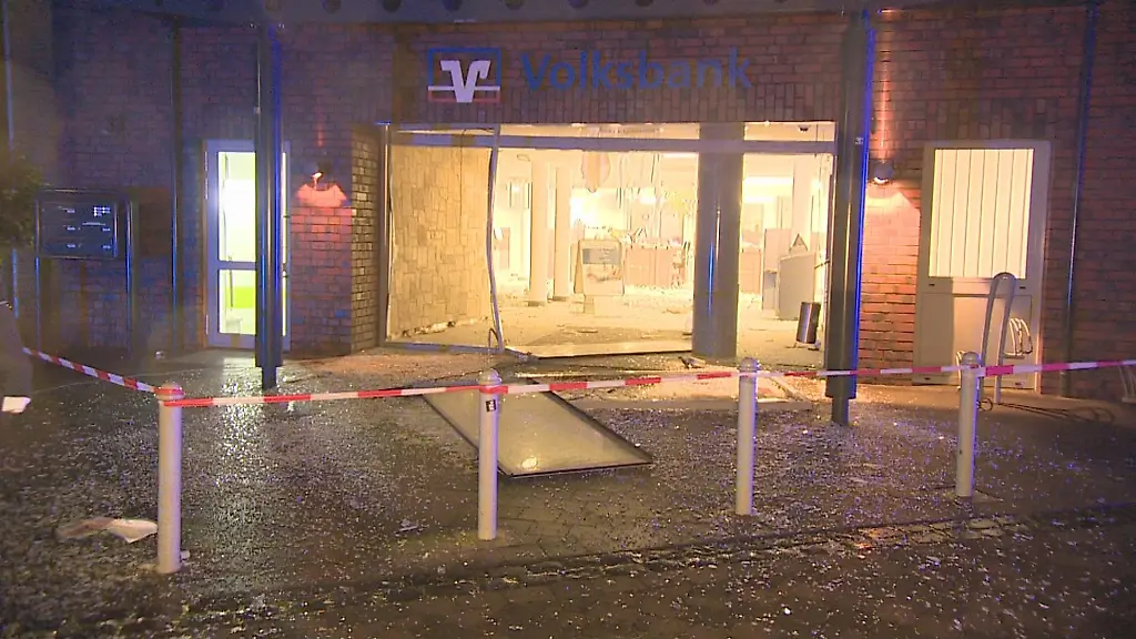 Blick-auf-eine-Bankfiliale-in-Geldern-Walbeck-nach-der-Sprengung-eines-Geldautomaten