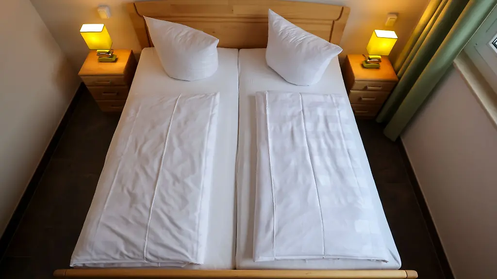Ein-Doppelzimmer-in-einem-Hotel