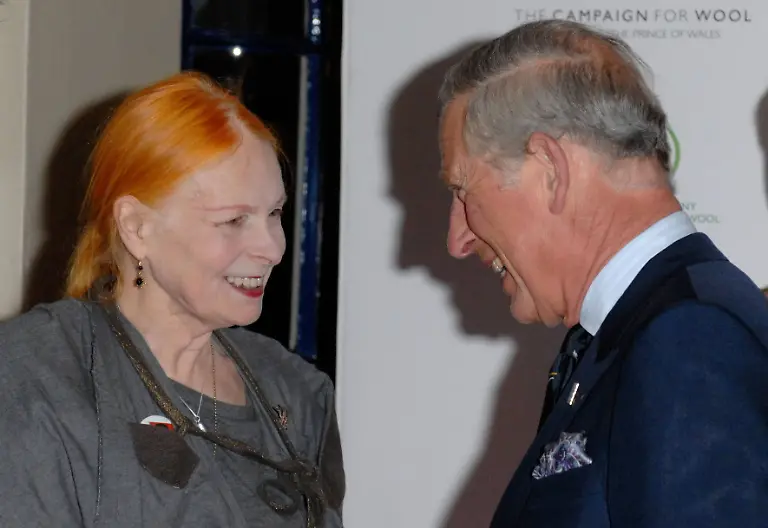Was-verband-Vivienne-Westwood-mit-dem-britischen-Koenigshaus-Derselbe-Modegeschmack-duerfte-es-wohl-kaum-gewesen-sein-Dennoch-waren-die-britische-Monarchie-und-die-gern-als-Koenigin-des-Punk-bezeichnete-Modedesignerin-eng-verbunden