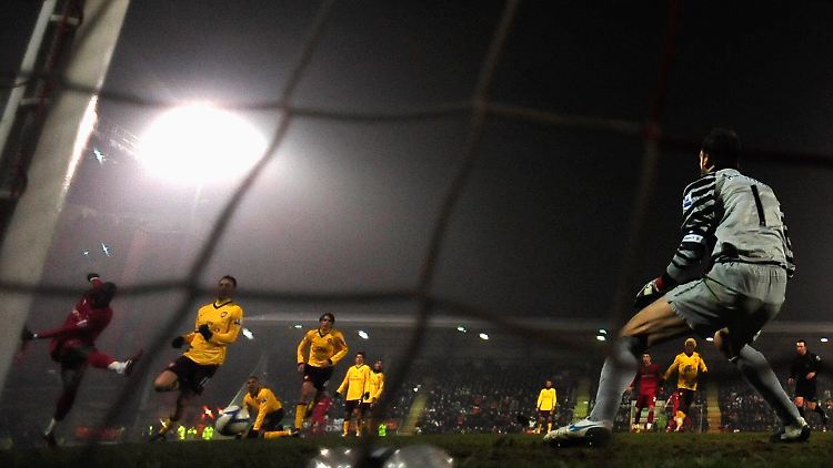 Der Ausgleich gegen Arsenal: Jonathan Tehoue erzielt kurz vor Schluss das 1:1.